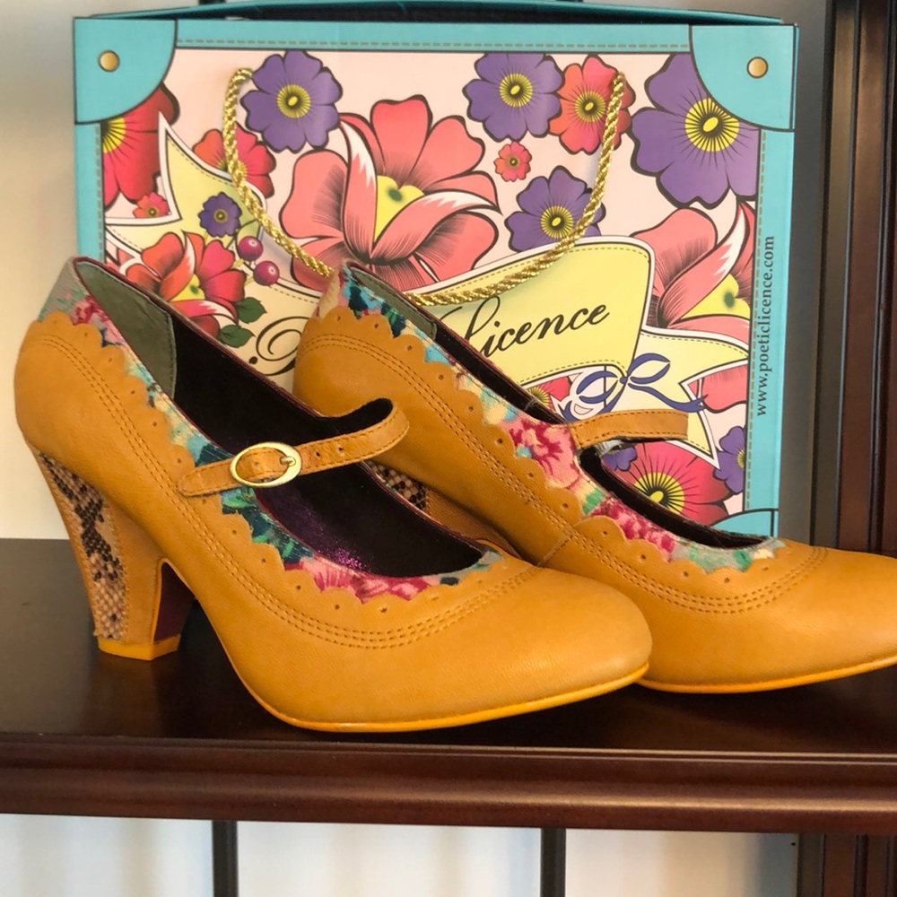 Women mustard fashion heel